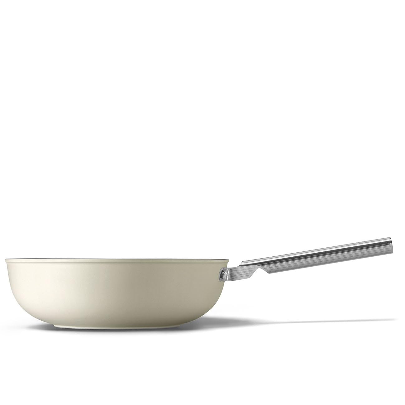 Smeg, Wok Antiaderente CKFW3001CRM, Diametro 30 cm, Manico Ergonomico in Acciaio Inossidabile, Per Tutti i Piani Cottura, Fino a 250° in Forno, Capacità 5,3L, Panna