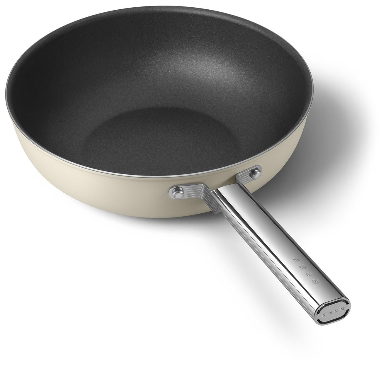 Smeg, Wok Antiaderente CKFW3001CRM, Diametro 30 cm, Manico Ergonomico in Acciaio Inossidabile, Per Tutti i Piani Cottura, Fino a 250° in Forno, Capacità 5,3L, Panna