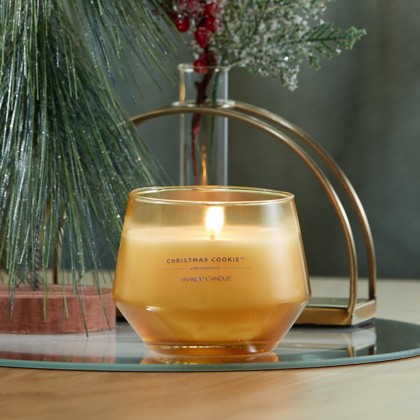 Yankee Candle Studio Candele profumate | Chrsitmas Cookie|Candele di lunga durata: 35-50 ore| Elegante design in vetro con cera viola| Regalo per le donne, regali per le mamme, regali di nozze