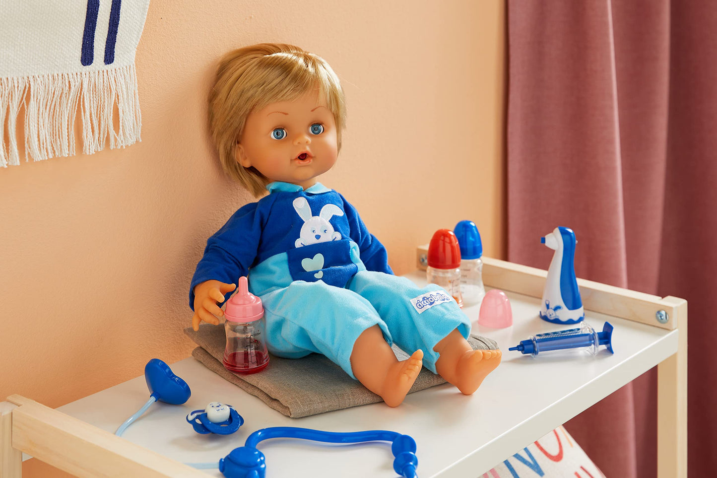 Cicciobello Bua, Bambola Interattiva con Accessori, Giochi Bambini 2 anni, Cicciobello con Accessori per la Cura Come Termometro e Stetoscopio, Usa il Ciuccio per Farlo Smettere di Piangere!